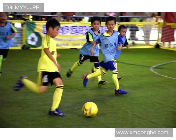 足球明星化妆后踢球挑战视频展现别样魅力与运动激情